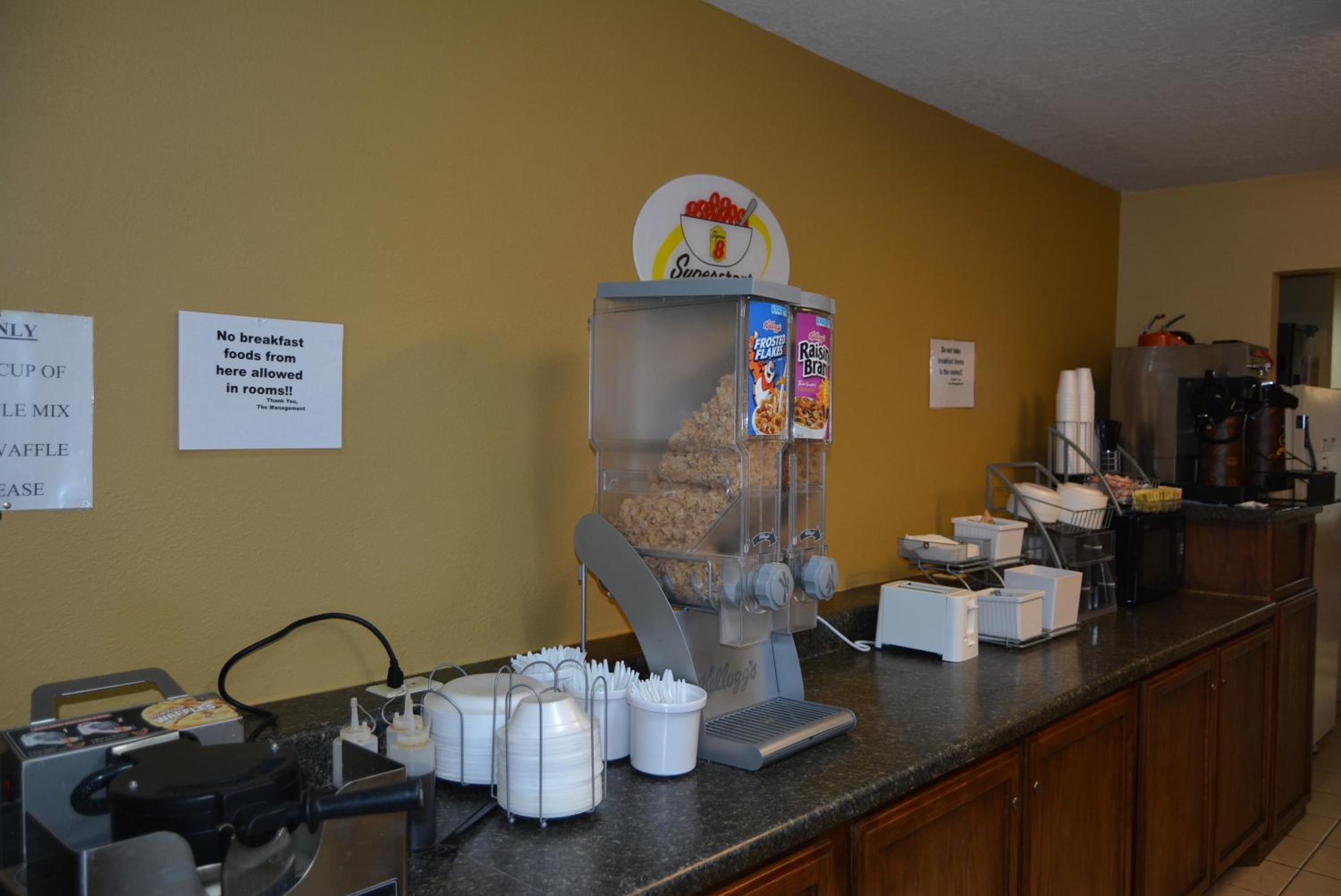 Super 8 by Wyndham Sulphur