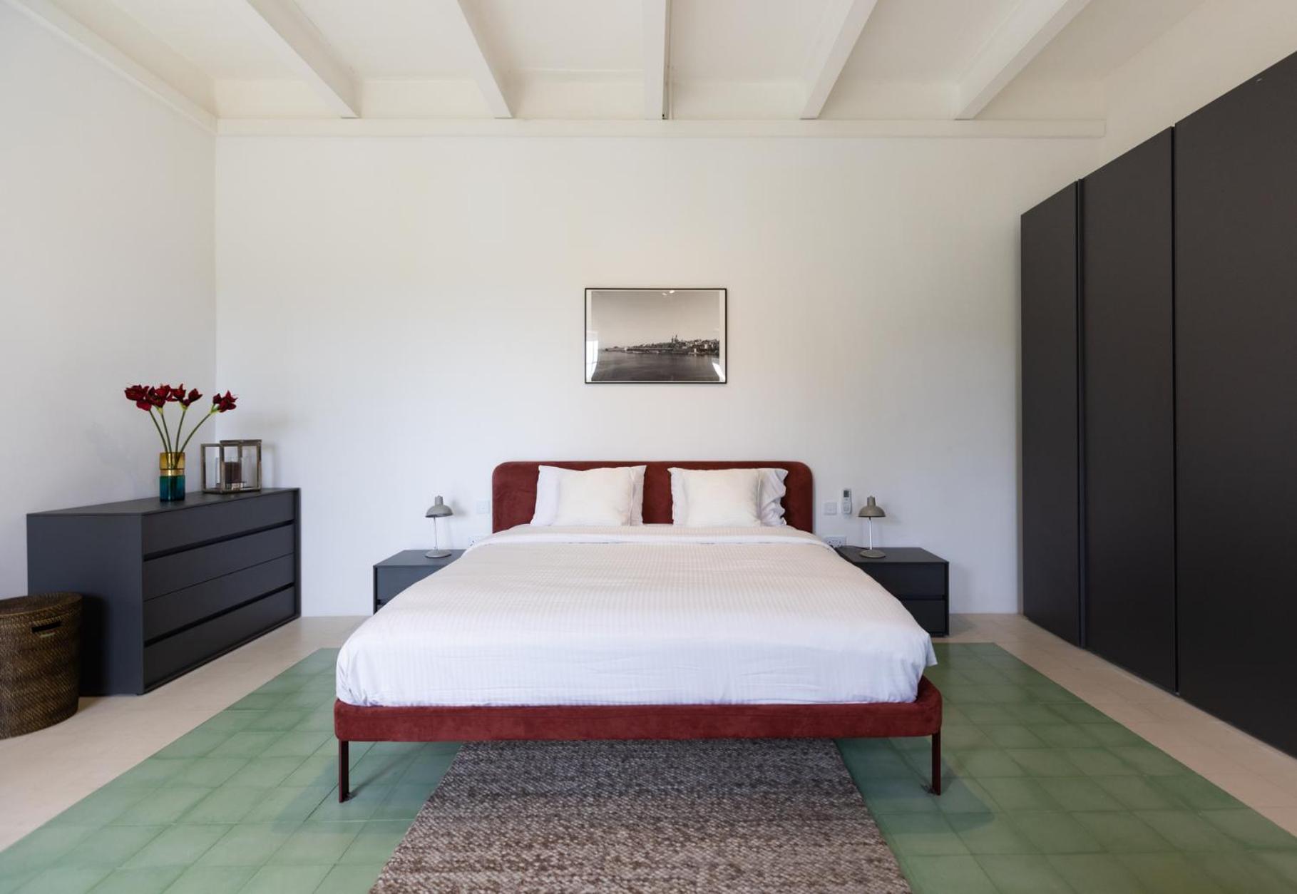 Stylish Apartment steps from the Capital view 5