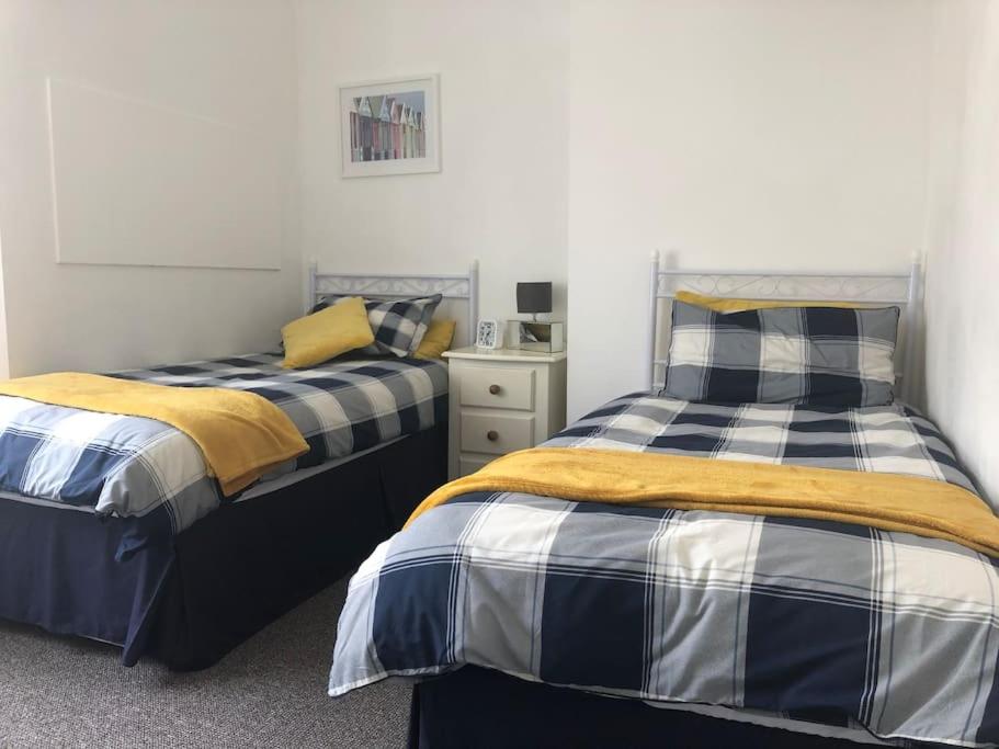 Seaton, Devon, two bed apartment, just off the sea front. view 2