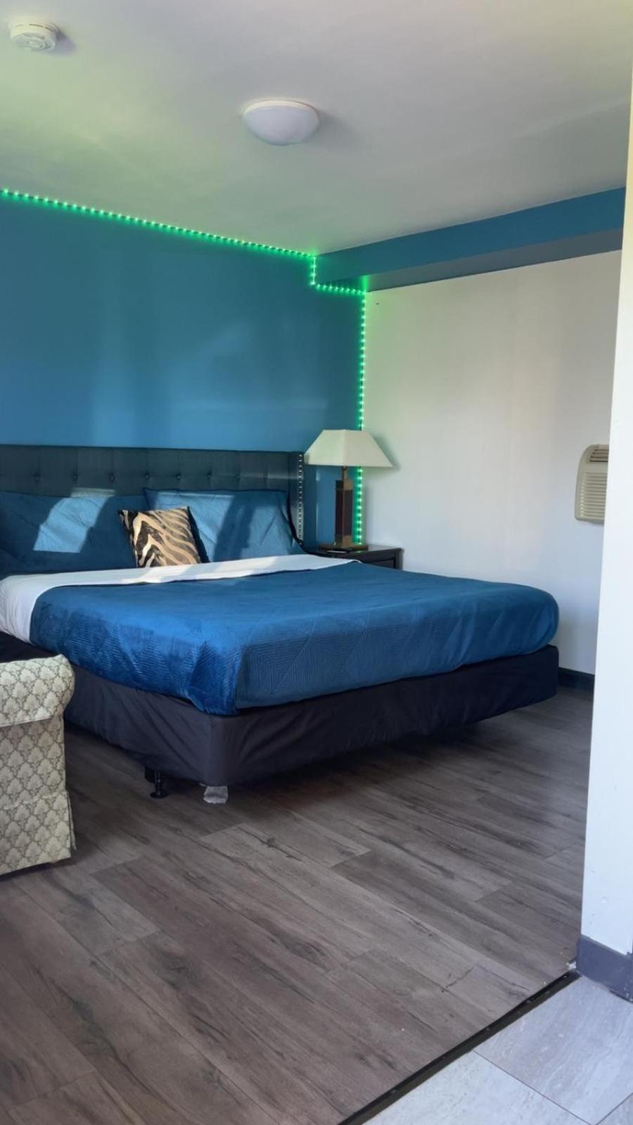 Crestwood Motel