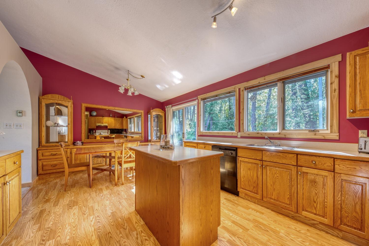 Fairmont Hot Springs, 3 Bedroom Vacation Home - Image 3