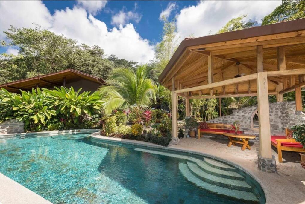 Tortuga Premium Riverfront Jungle Villa with Jacuzzi and Pool