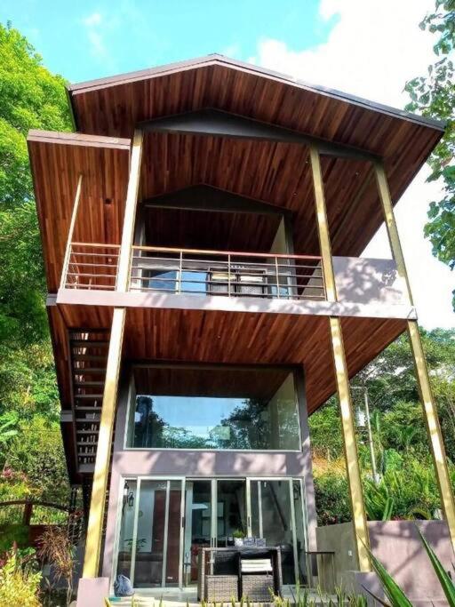 Sloth Premium Riverfront Jungle Villa with Jacuzzi and Pool