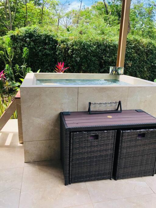 Sloth Premium Riverfront Jungle Villa with Jacuzzi and Pool