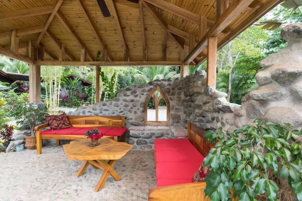 Sloth Premium Riverfront Jungle Villa with Jacuzzi and Pool