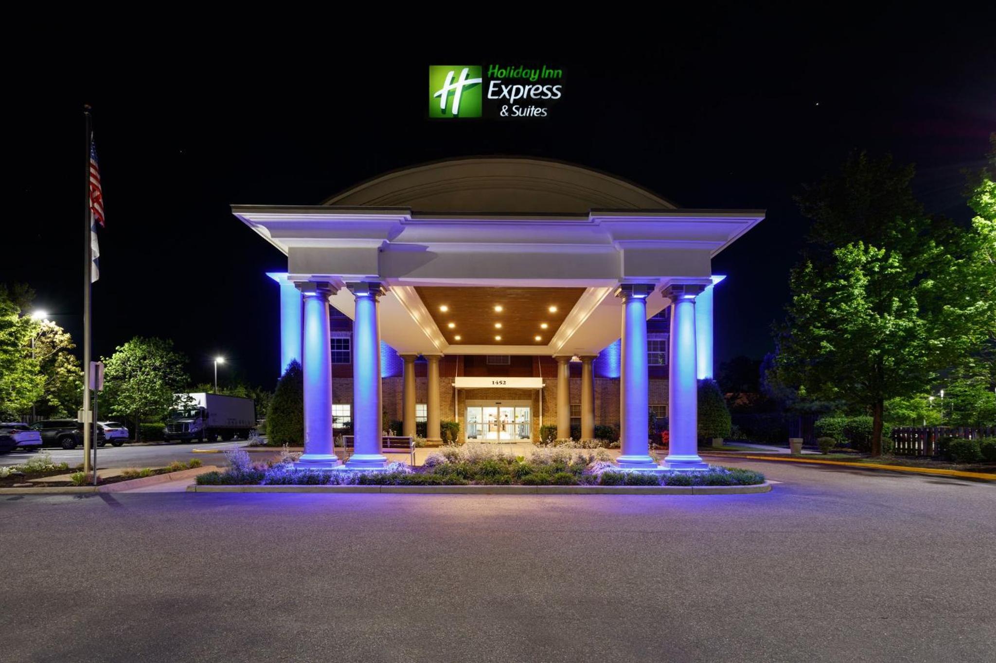 Hotel Holiday Inn Express & Suites Williamsburg, an IHG Hotel - Image 1