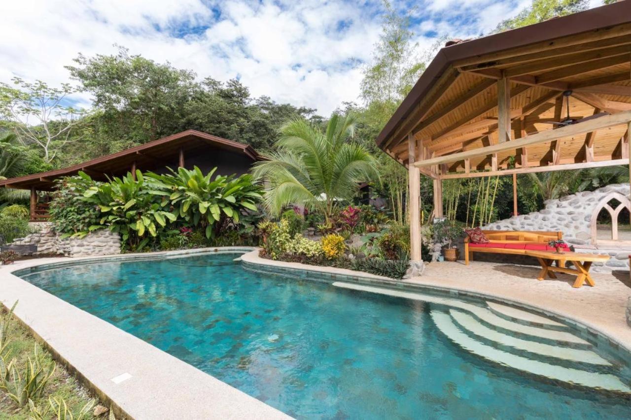 Sloth Premium Riverfront Jungle Villa with Jacuzzi and Pool