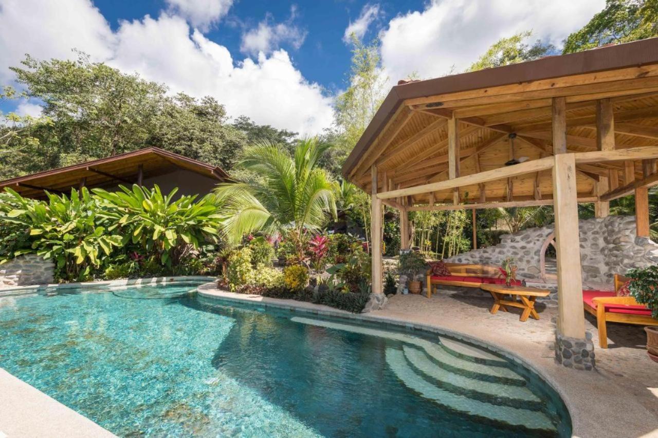 Sloth Premium Riverfront Jungle Villa with Jacuzzi and Pool