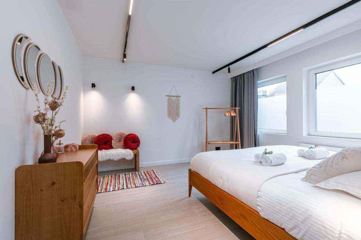 Beautiful modern holiday house with private garden
