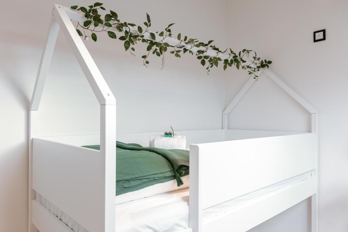 Beautiful modern holiday house with private garden
