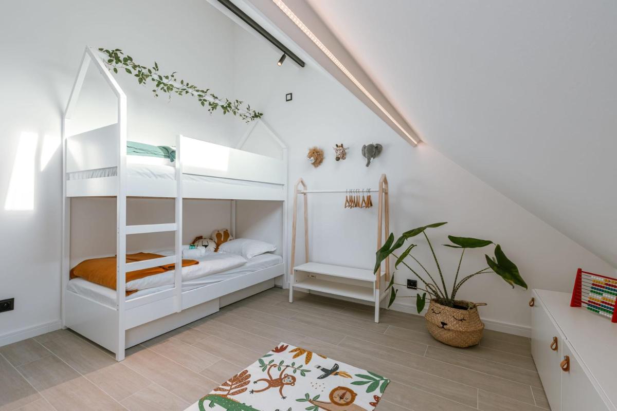 Beautiful modern holiday house with private garden
