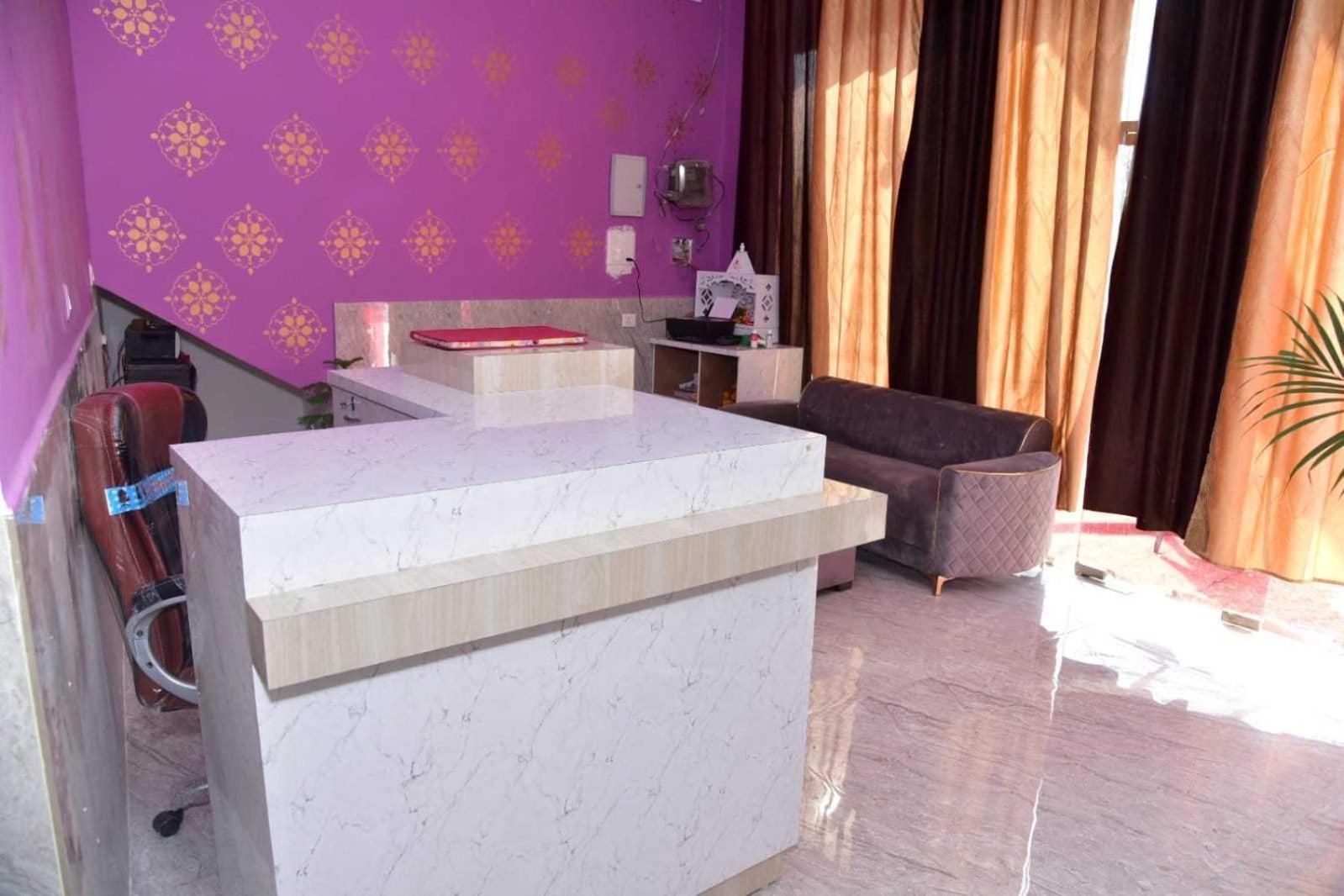Lobby & Reception