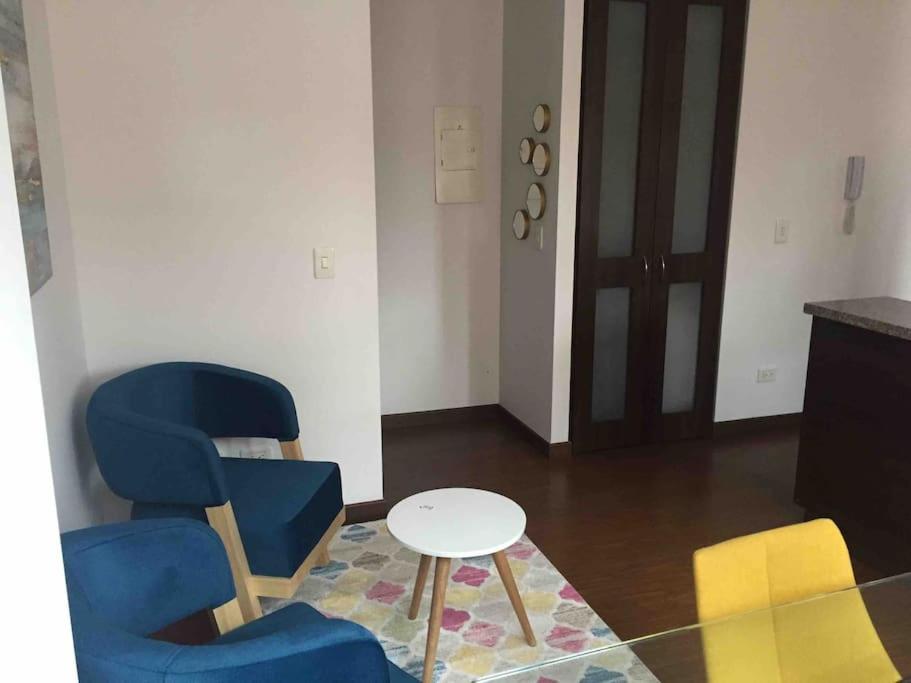 Apartamento con terraza privada- Clinica Reina Sofía