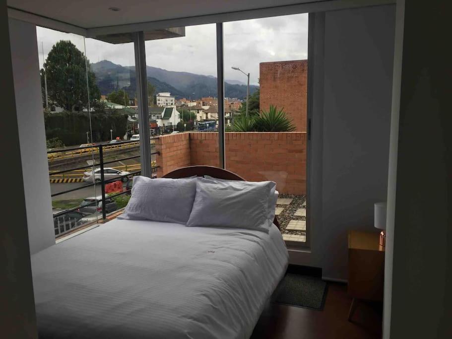 Apartamento con terraza privada- Clinica Reina Sofía