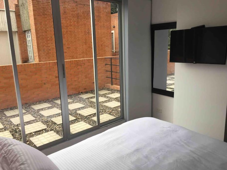 Apartamento con terraza privada- Clinica Reina Sofía
