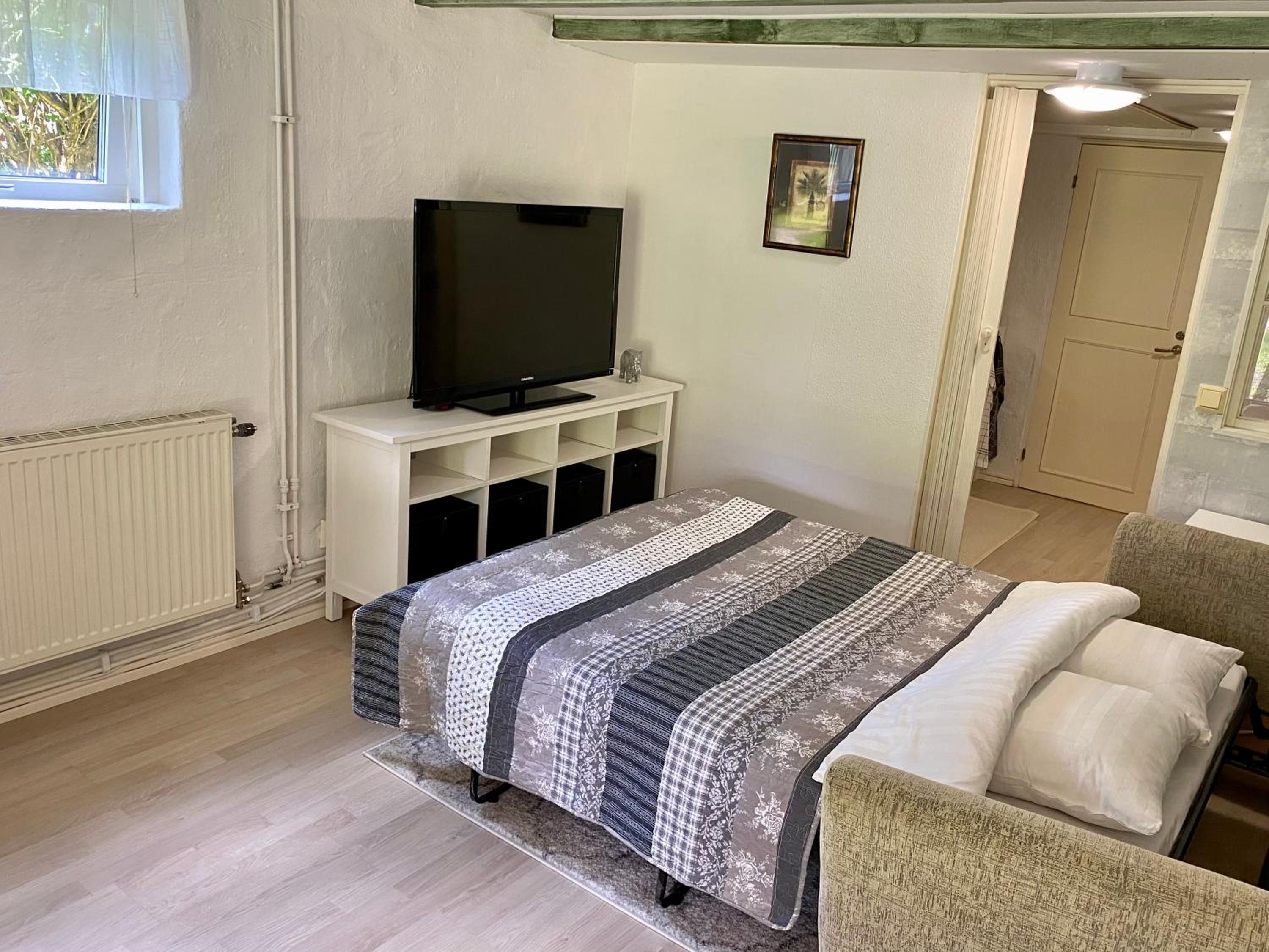 Lower floor of 50 sqm in nice villa with parking