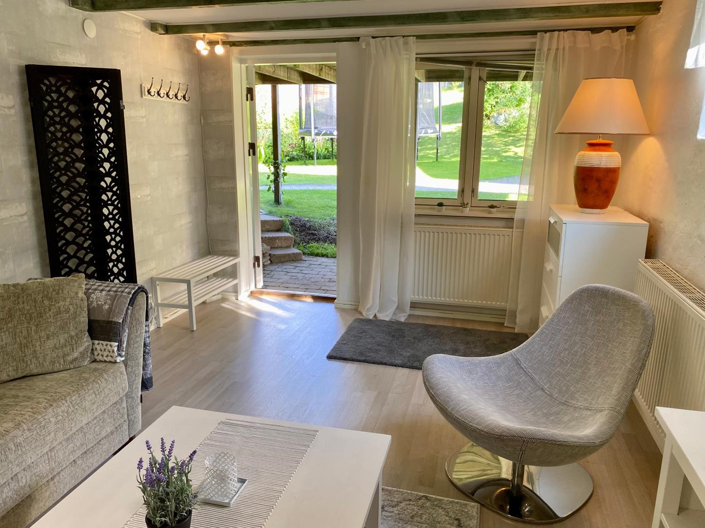 Lower floor of 50 sqm in nice villa with parking