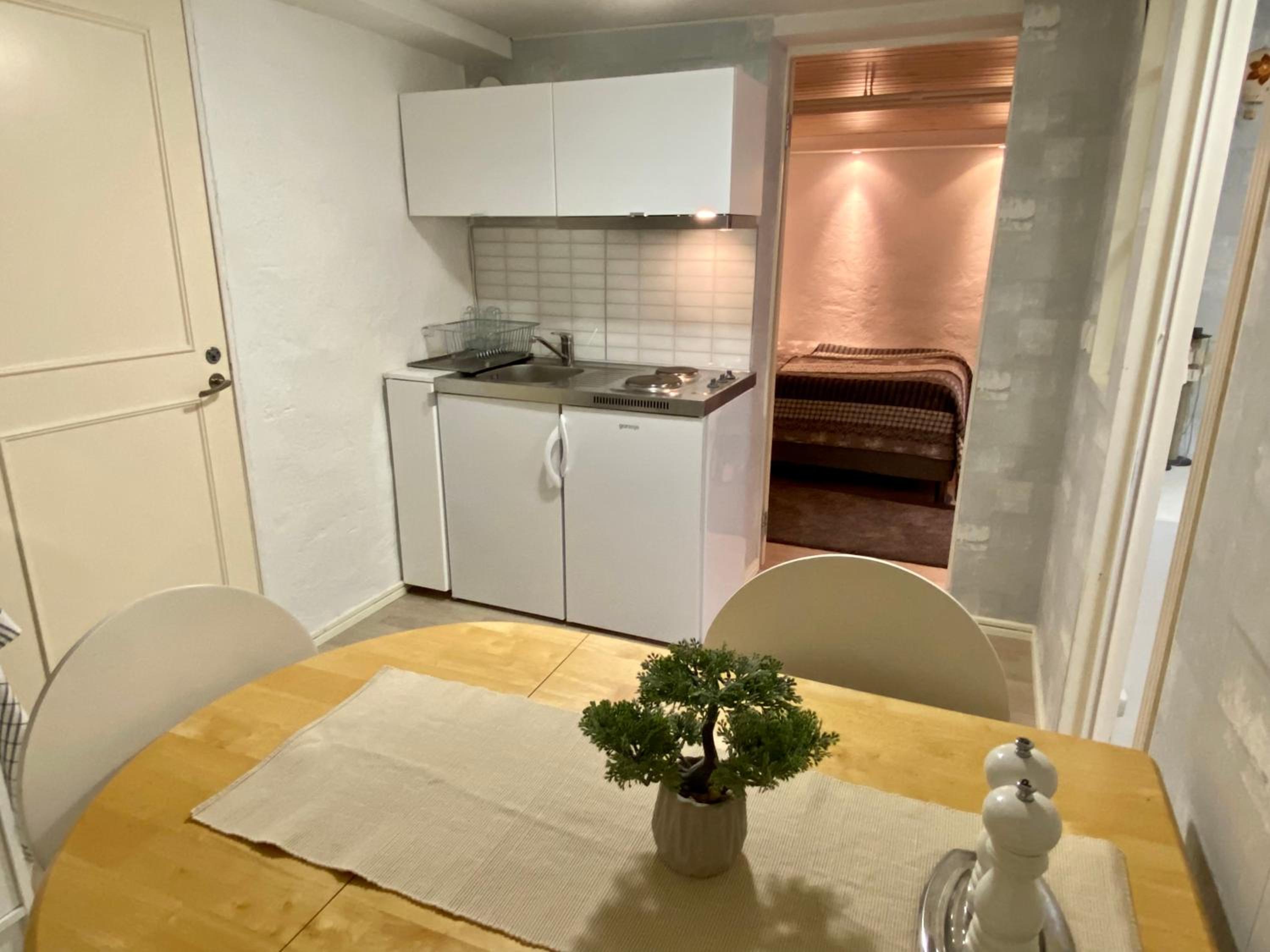 Lower floor of 50 sqm in nice villa with parking