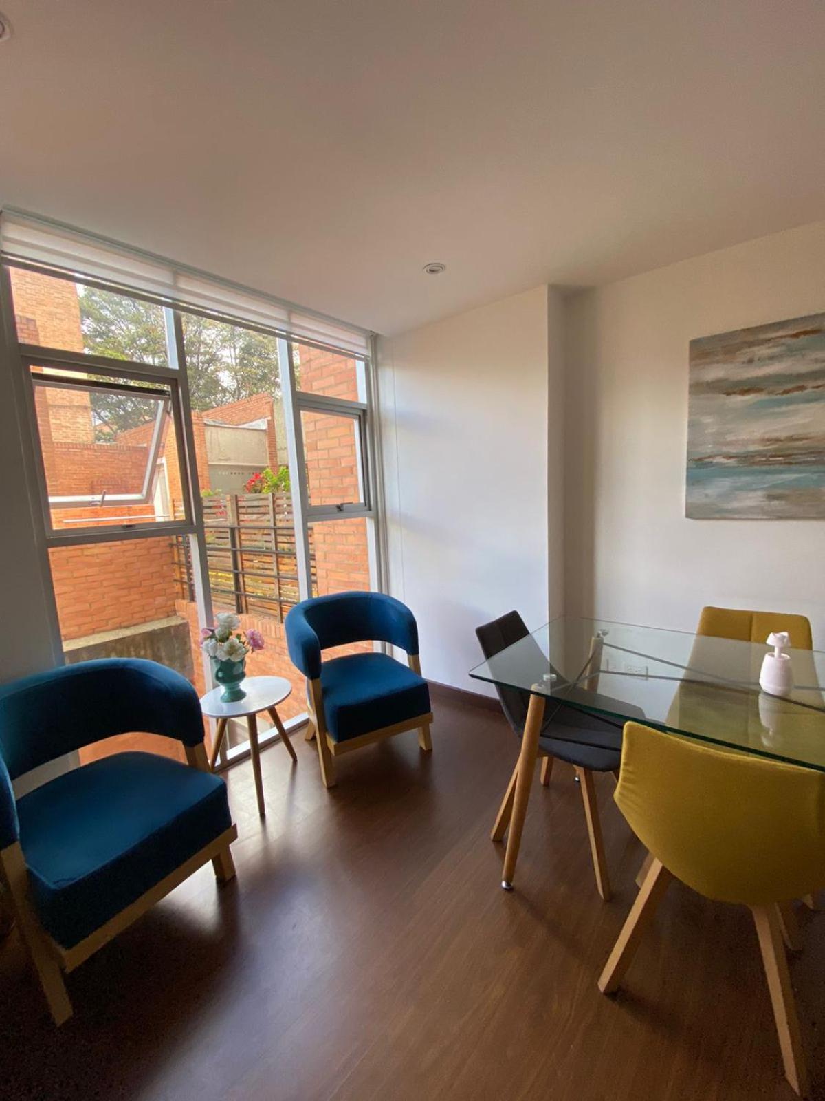 Apartamento con terraza privada- Clinica Reina Sofía