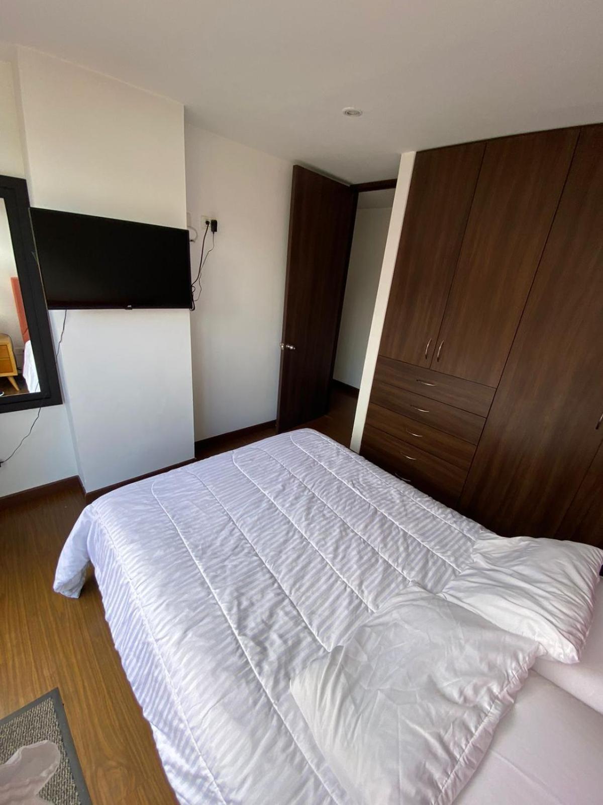 Apartamento con terraza privada- Clinica Reina Sofía