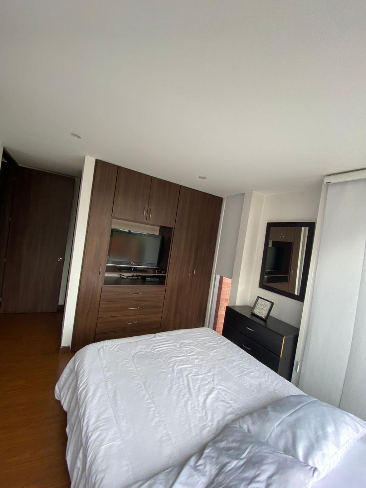 Apartamento con terraza privada- Clinica Reina Sofía