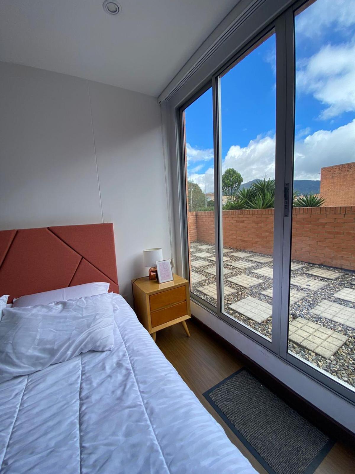 Apartamento con terraza privada- Clinica Reina Sofía