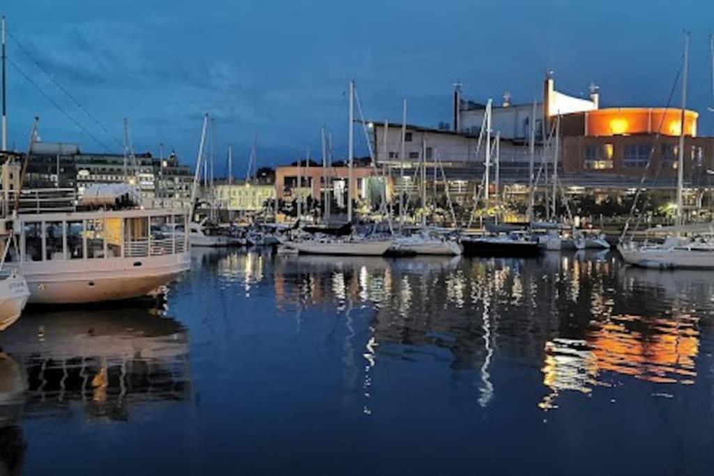 Downtown Sailboat - Vega 1