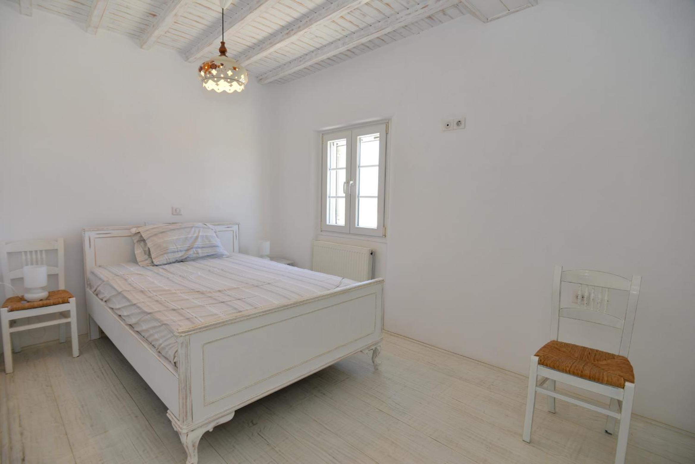 Mykonos 4 bedroom Cycladic home with free parking photo 4