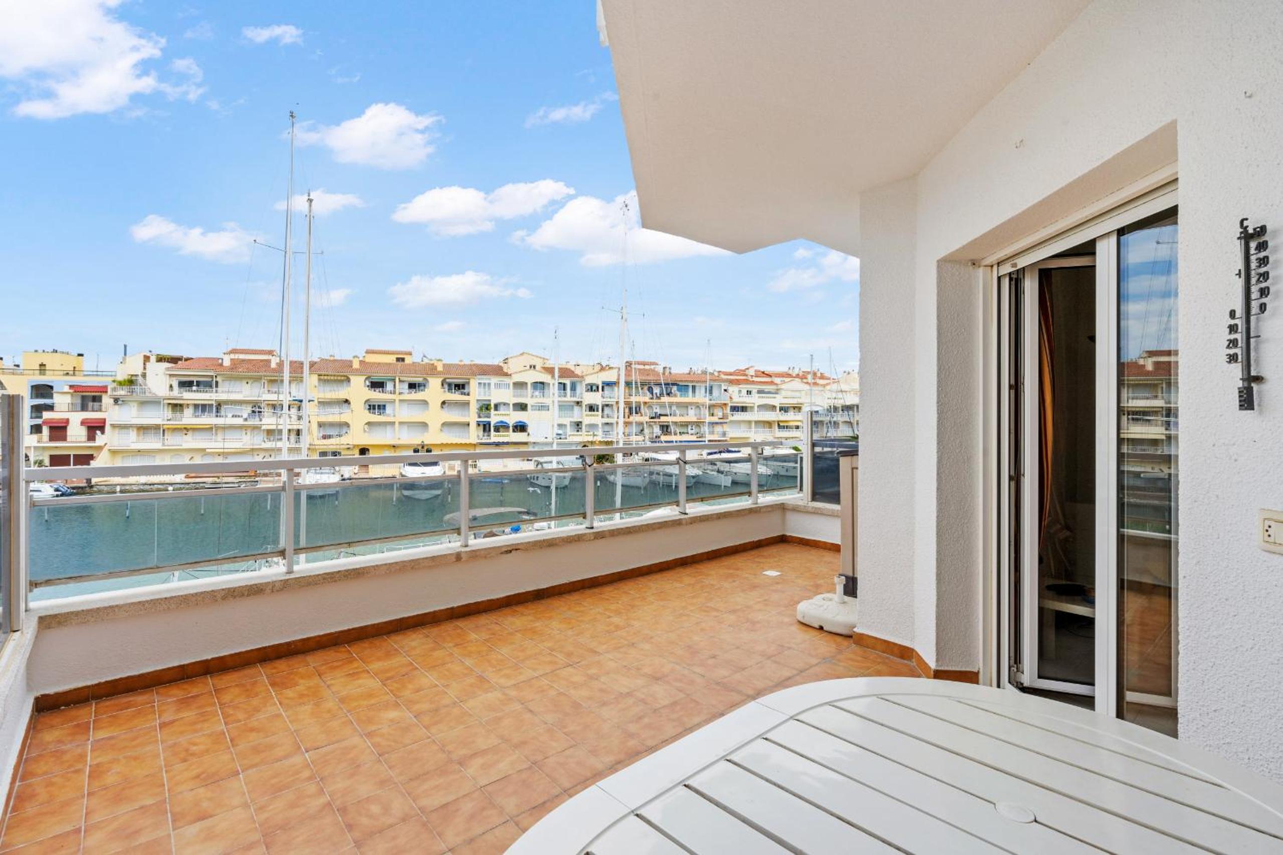 WELCS APARTAMENTO 075 EMP con Vistas al Canal view 2