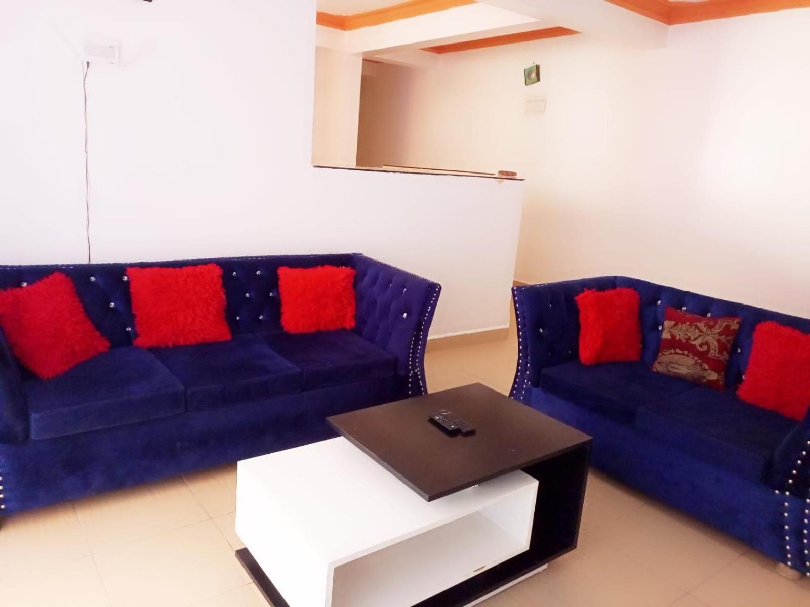 Lovely and spacious apartment with swimming pool view 5