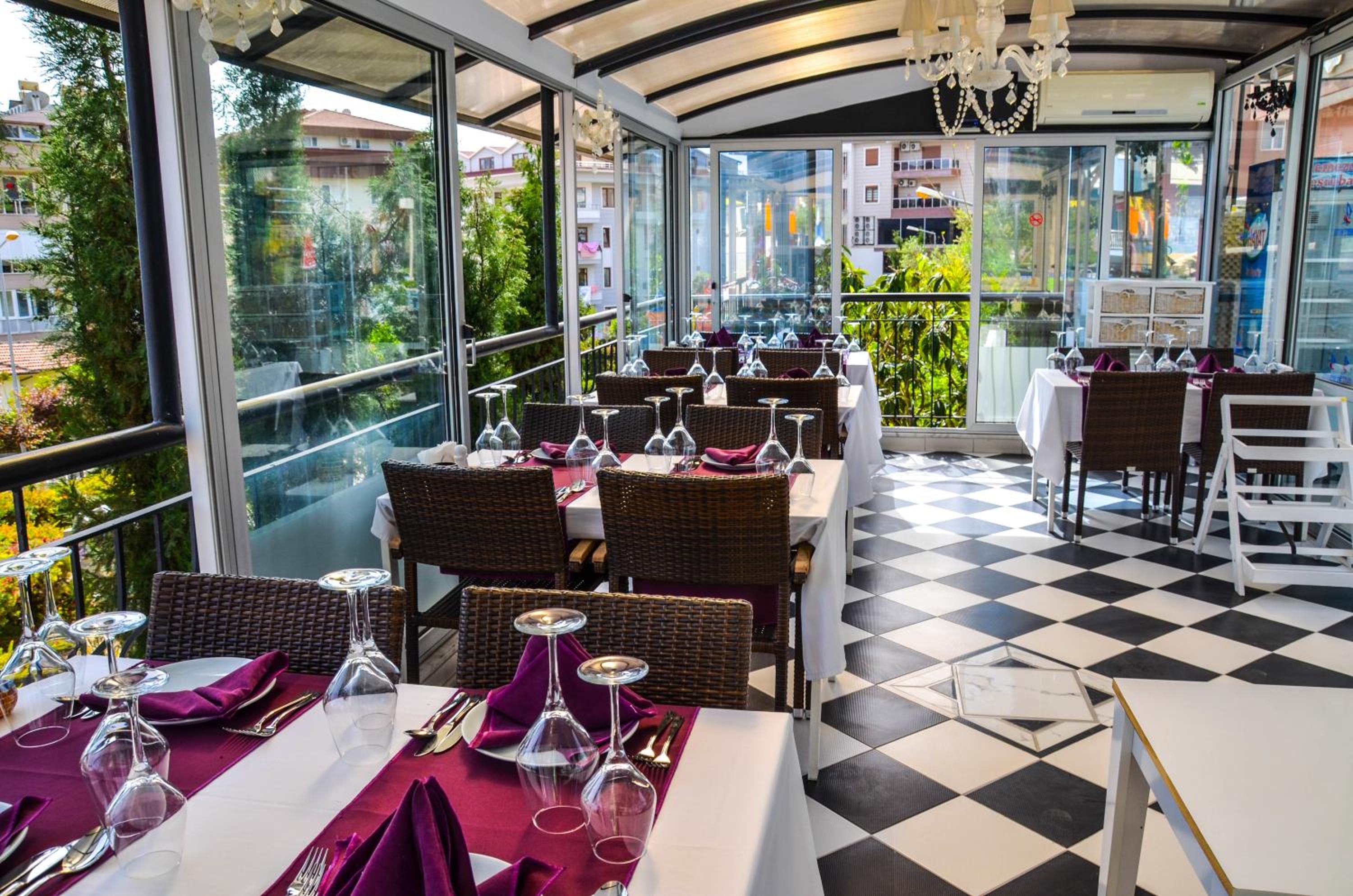 Ark Apart and Suite Hotel - Image 102