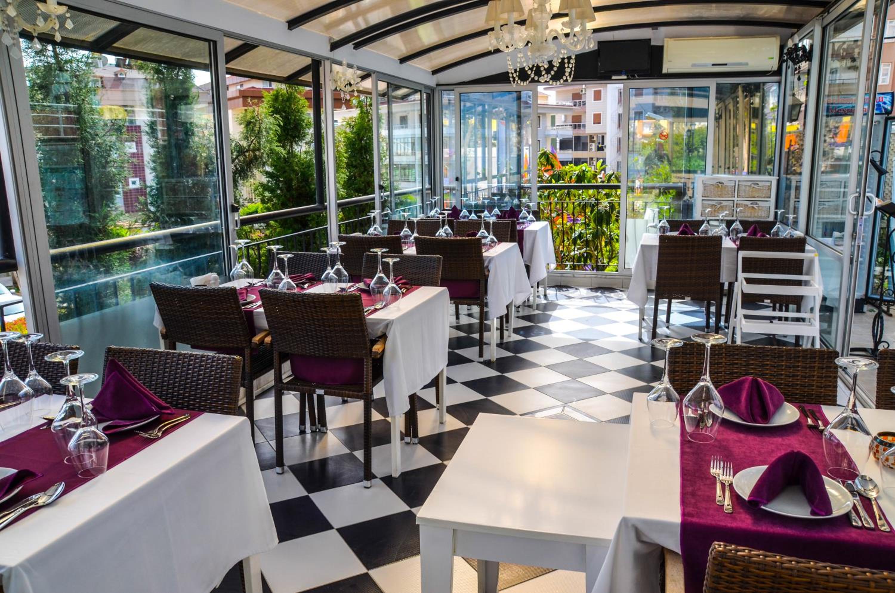 Ark Apart and Suite Hotel - Image 103