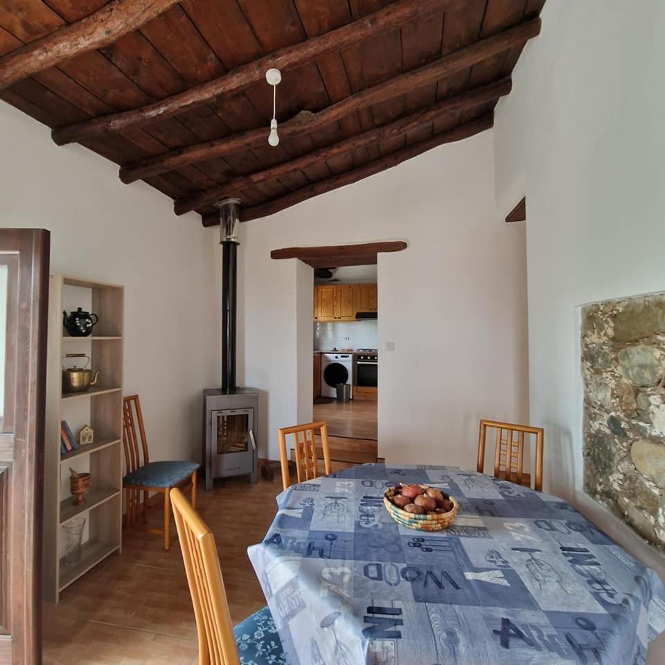 THE ROCK HOUSE - Beautiful countryside with mandarins oranges and olive trees,. Near Limassol at Eptagonia village.