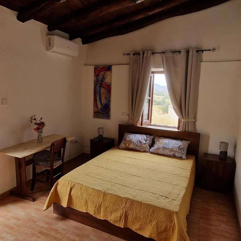 THE ROCK HOUSE - Beautiful countryside with mandarins oranges and olive trees,. Near Limassol at Eptagonia village.