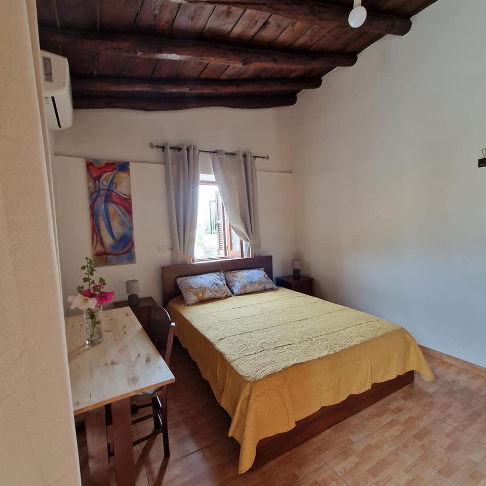 THE ROCK HOUSE - Beautiful countryside with mandarins oranges and olive trees,. Near Limassol at Eptagonia village.