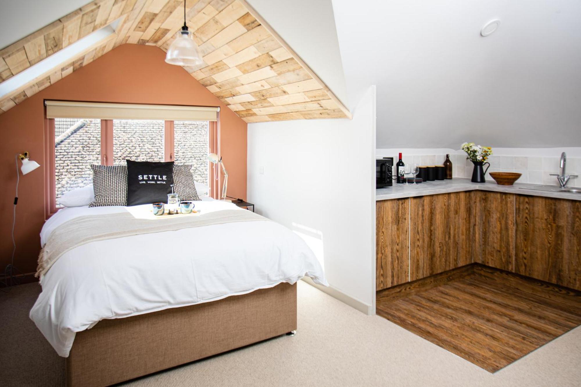 Settle in Southampton - Stylish Self Check-In Rooms & Suites view 3