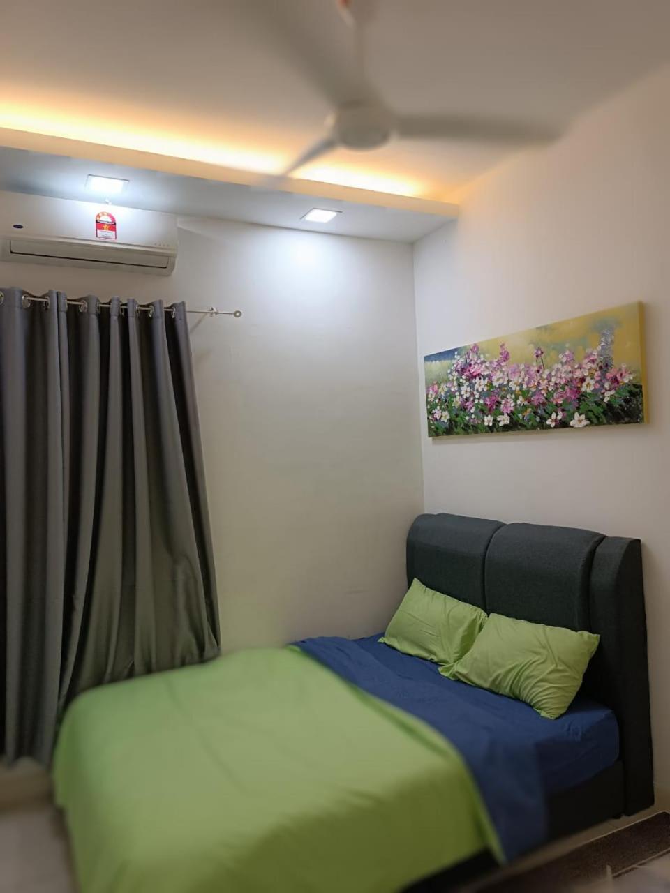 QAISARA D'SAVANNA HOMESTAY@SOUTHVILLE CITY photo 4