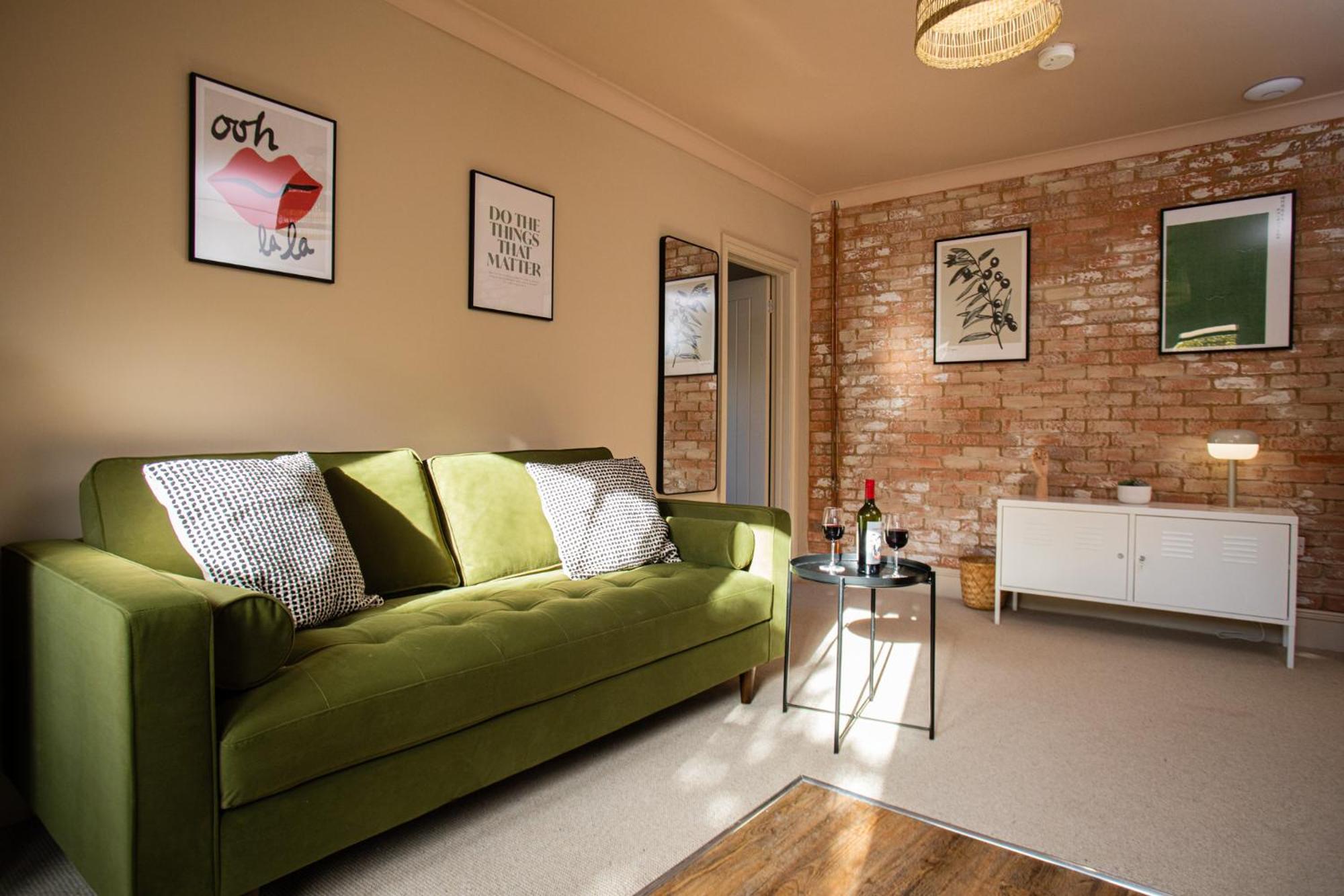 Settle in Southampton - Stylish Self Check-In Rooms & Suites view 4
