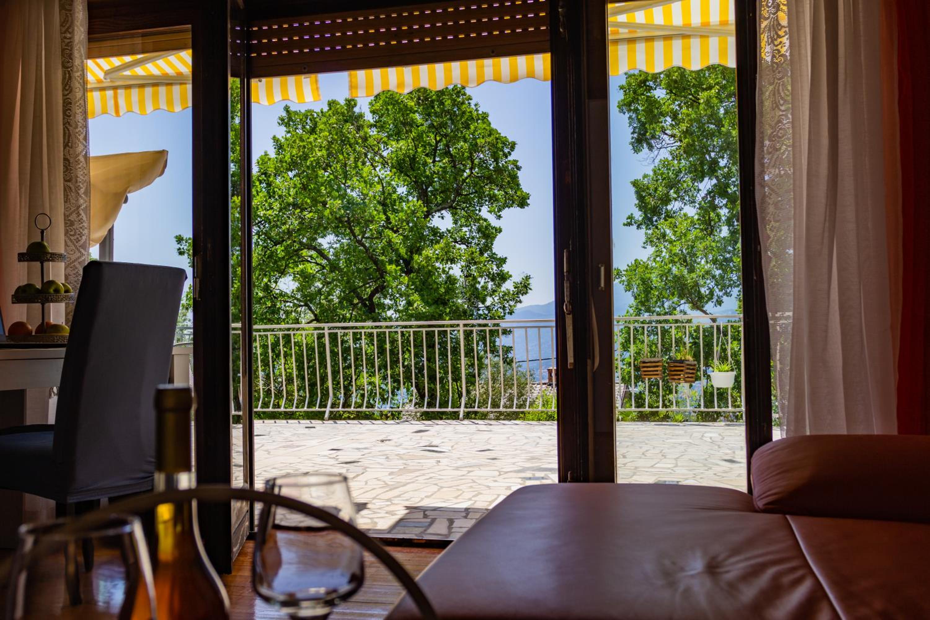 Sea View Suite With King Bed, 150Mbps WiFi And Patio Swing view 4