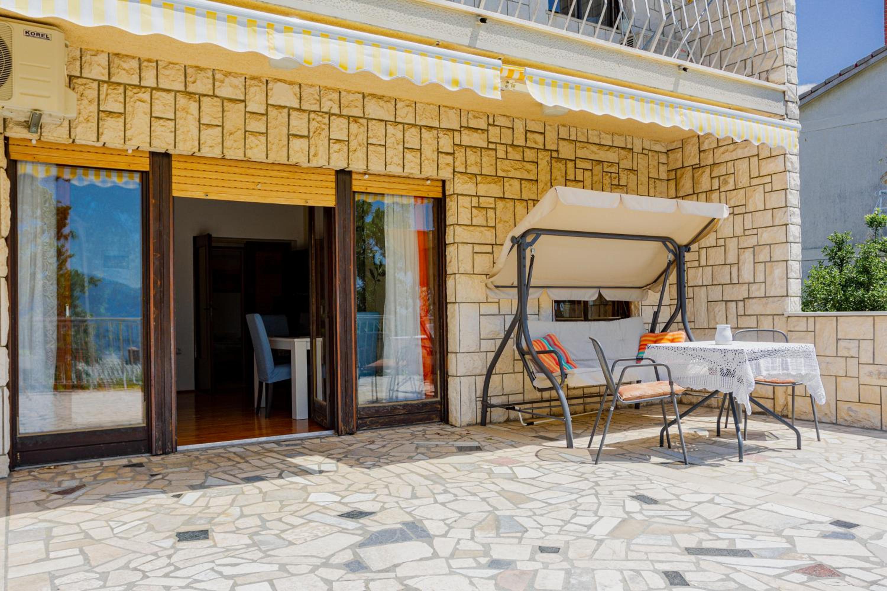 Sea View Suite With King Bed, 150Mbps WiFi And Patio Swing view 3