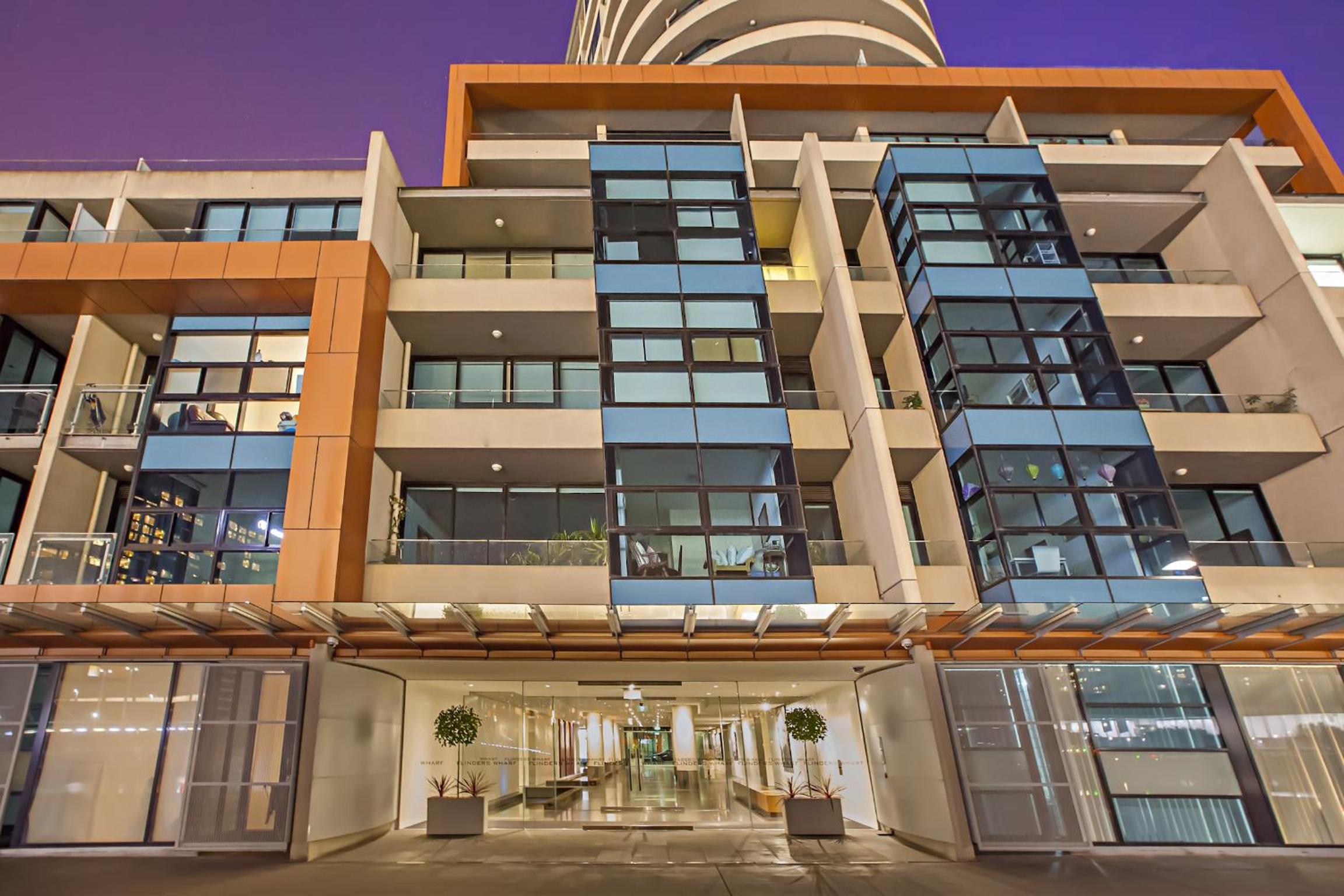 Hotel Melbourne Holiday Apartments Flinders Wharf - Image 1
