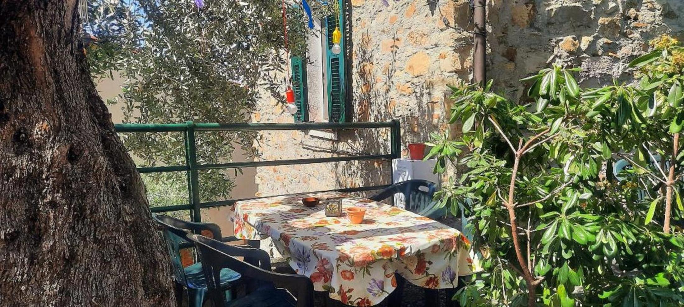 Antica casa in pietra vista mare view 4