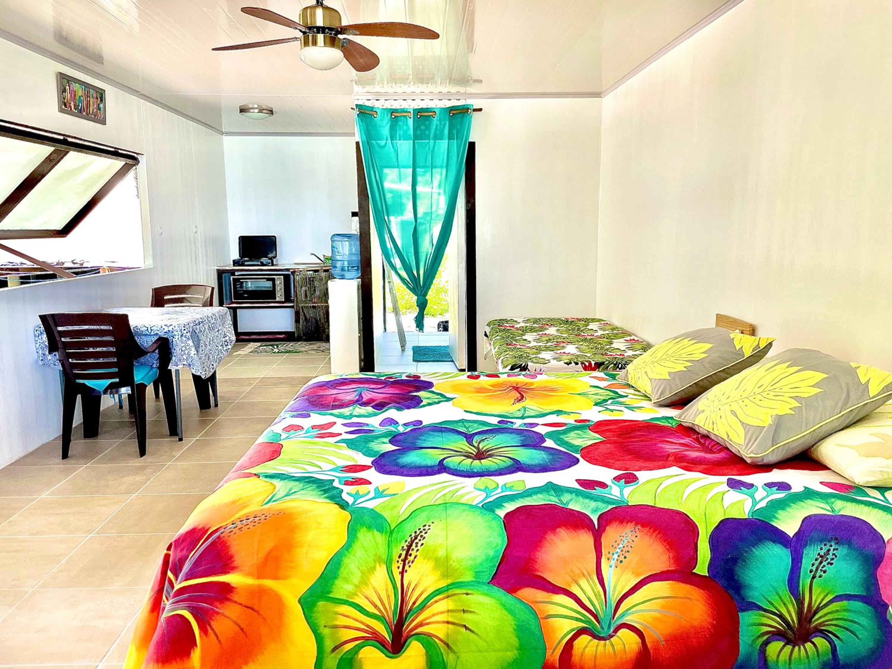Tikehau cosy lodge view 5