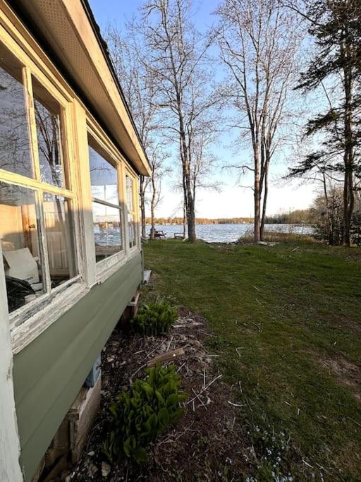 Archie's Lakeside Cabin - Image 1