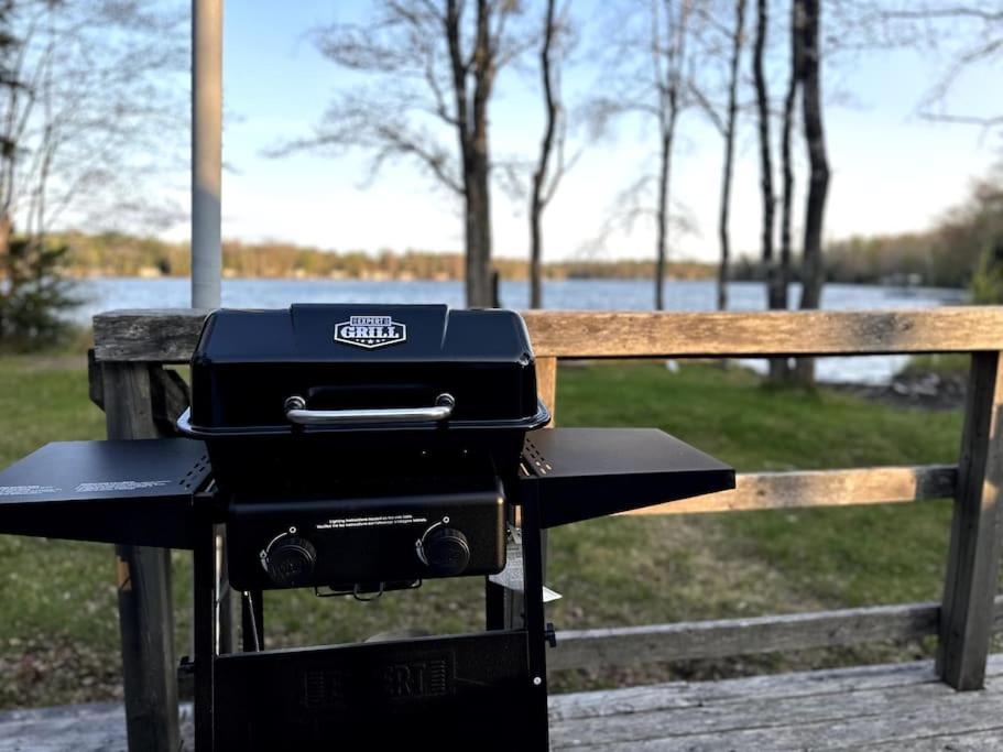 Archie's Lakeside Cabin - Image 4