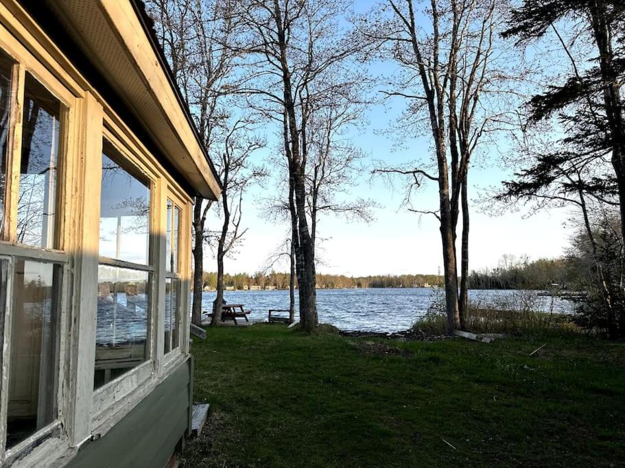 Archie's Lakeside Cabin - Image 5