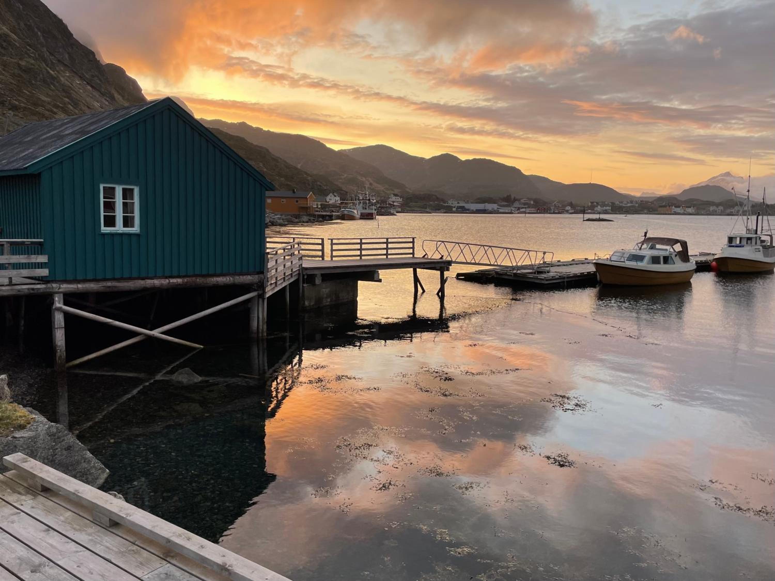 Hotel Kræmmervika Rorbuer - Rustic Cabins in Lofoten - Image 1