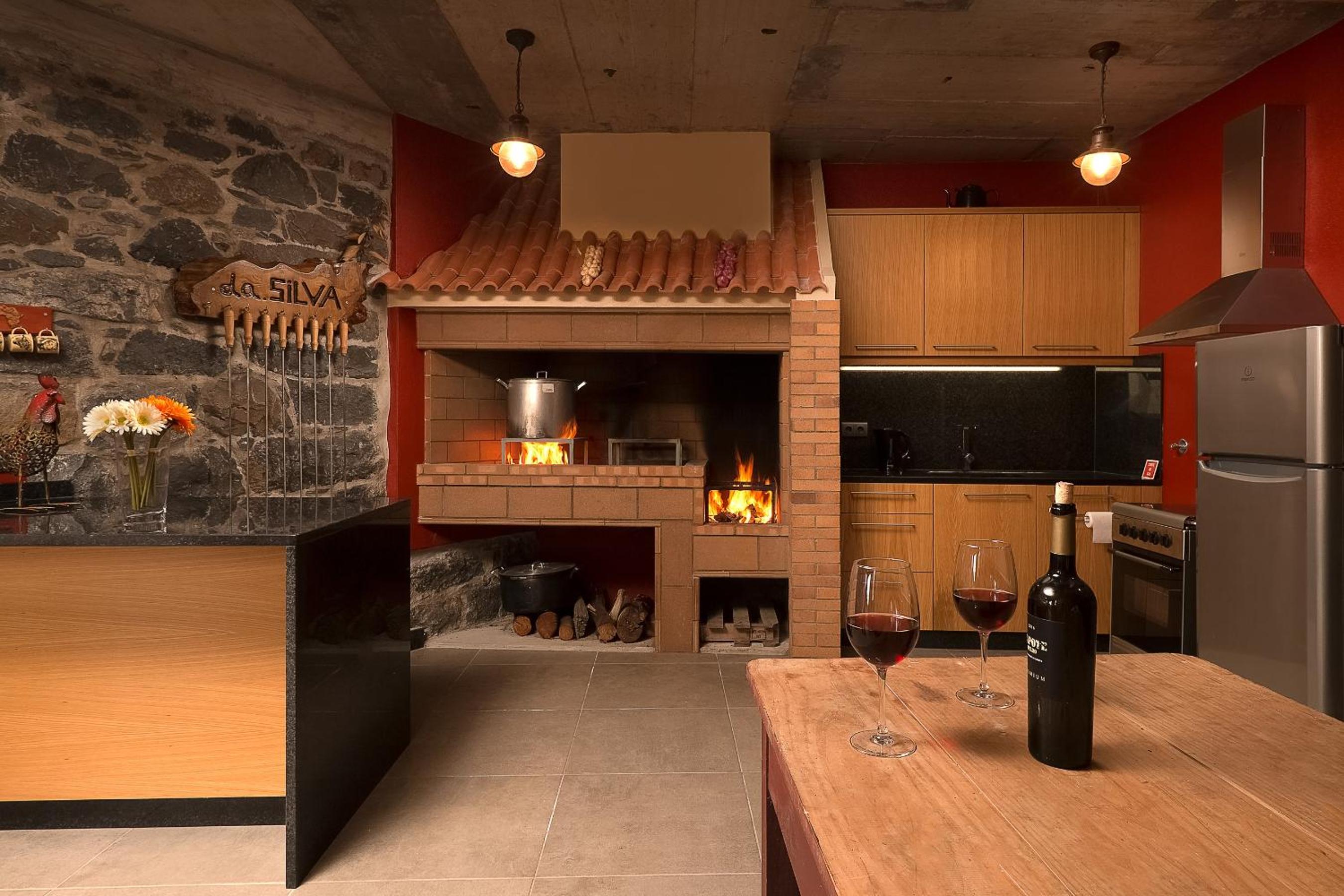 KING´S HOUSE (Sea View and Indoor BBQ) view 2