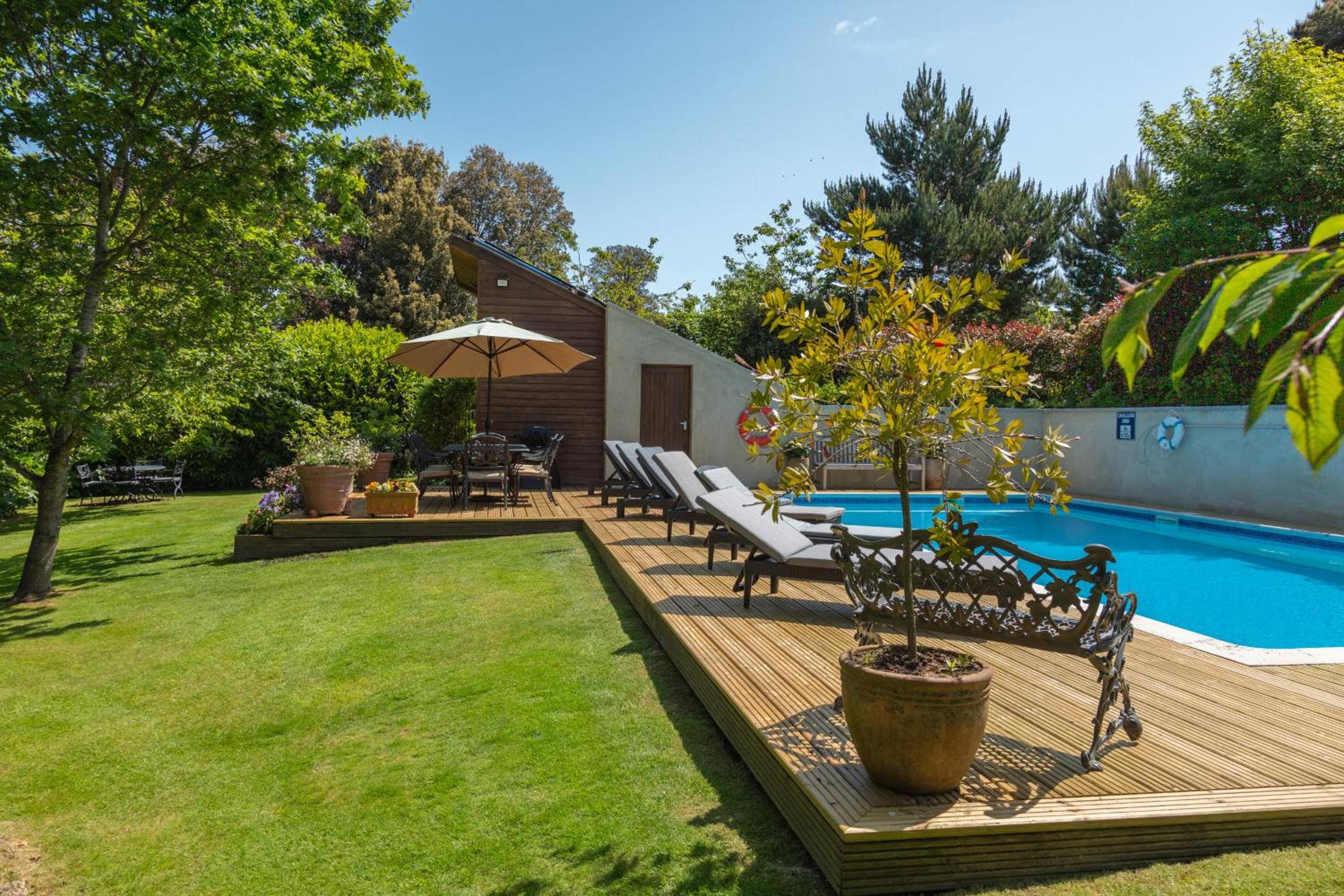 Luccombe Villa Holiday Apartments