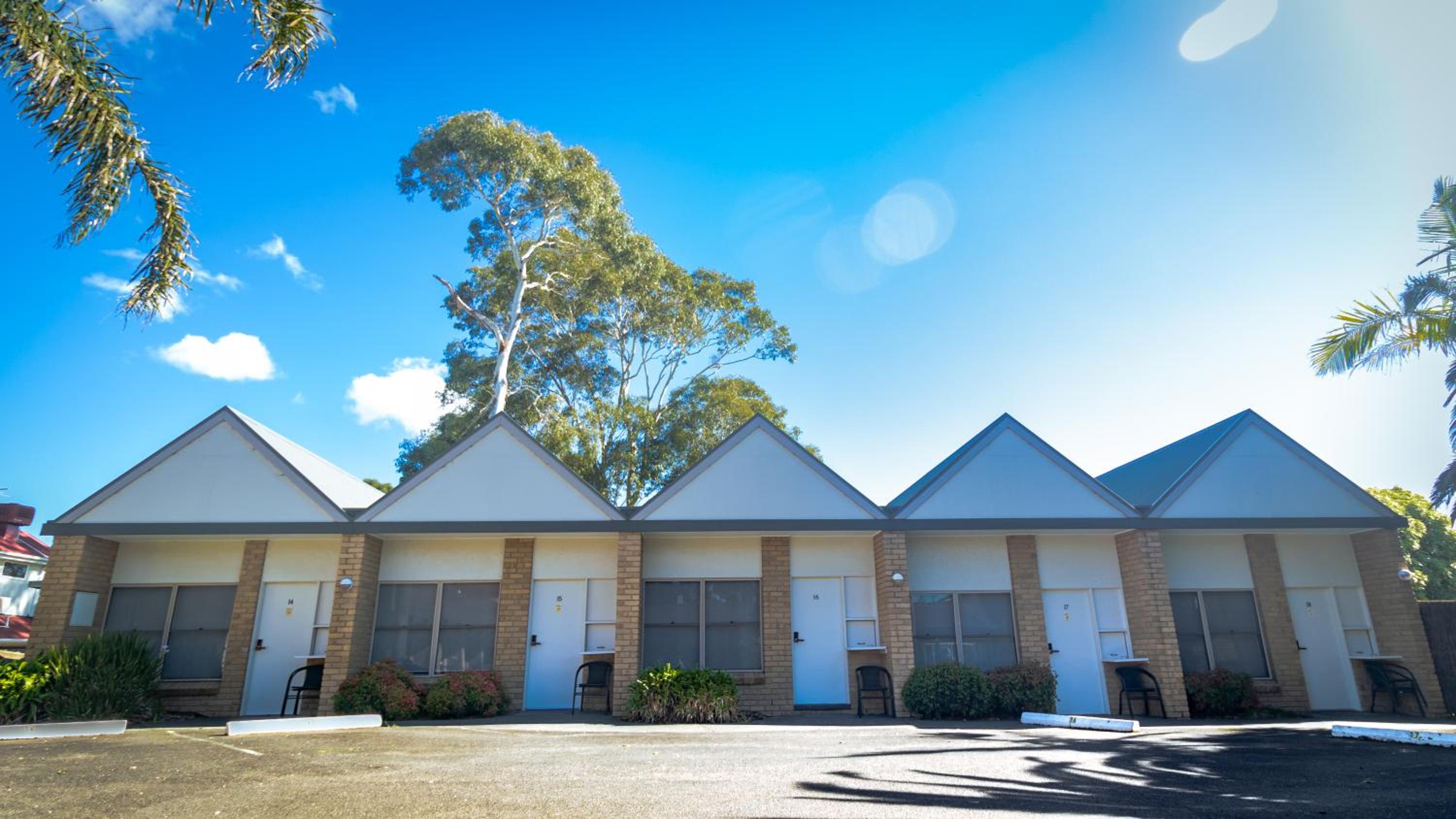 Hotel Tropicana Motor Inn